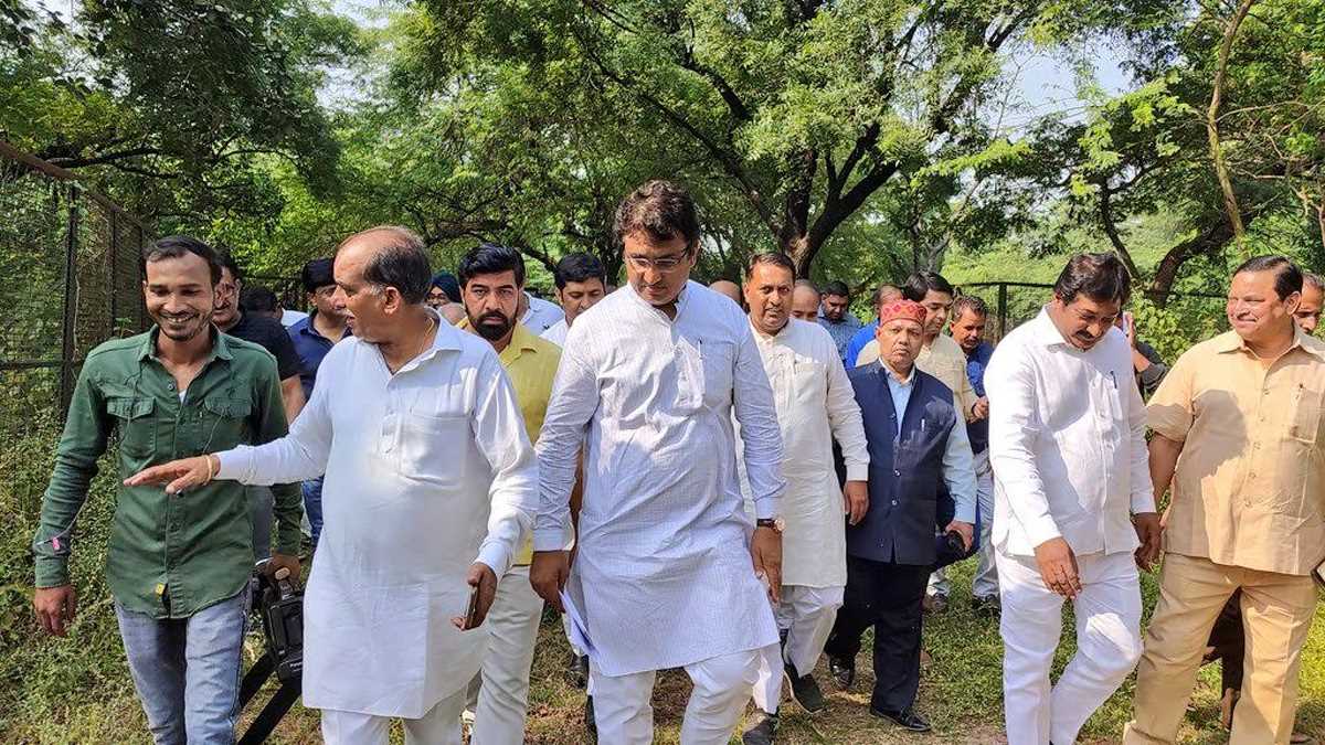 संत शिरोमणी गुरु रविदास के प्राचीन मंदिर को दलित विरोधी भाजपा और केजरीवाल सरकार ने मिलकर तुड़वाया : चौ. अनिल कुमार